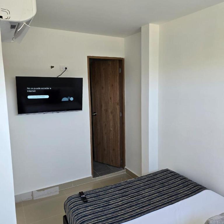 Amoblados la 19 - Three-Bedroom Apartment - 3