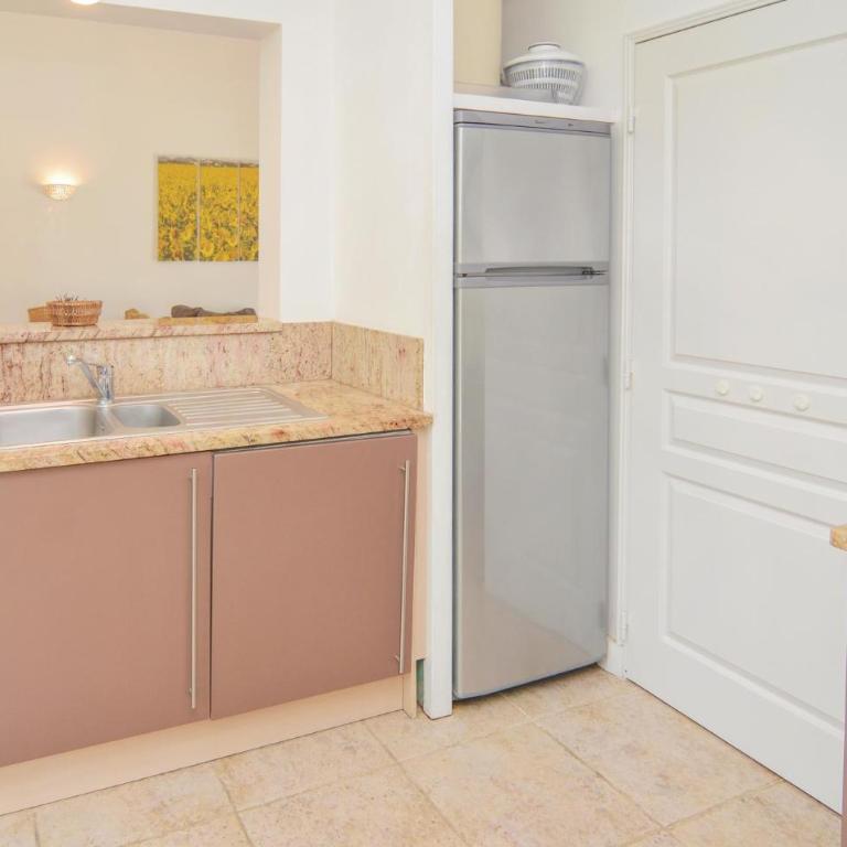 Amazing Home In Saint Remy De Provence - Three-Bedroom Vacation Home - 11