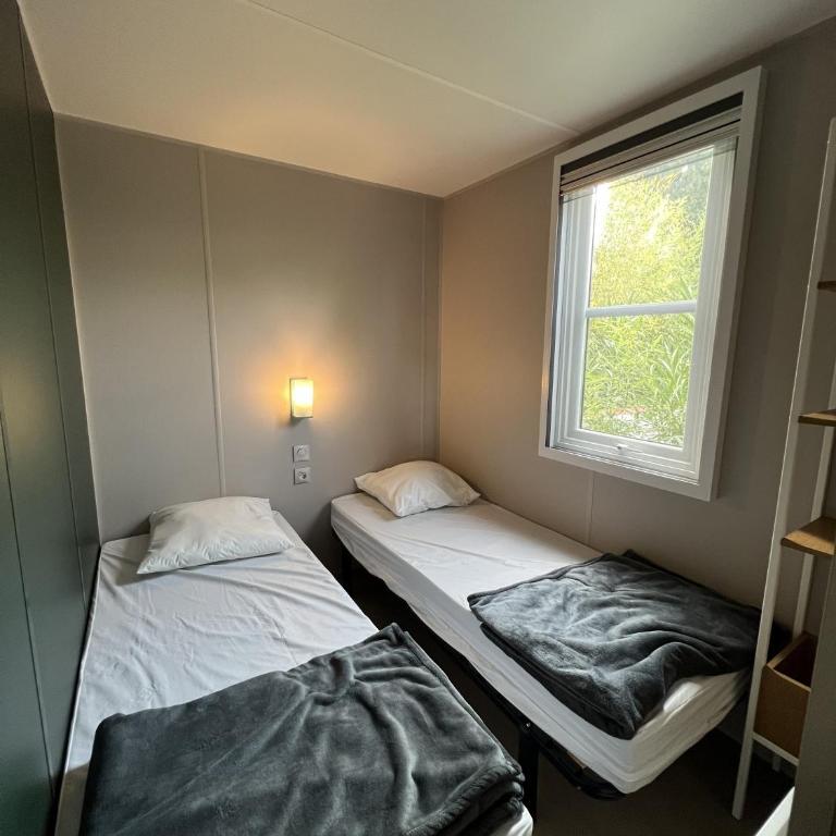 Camping Del Mar B70, Mobile Home Excellence, 3 chambres, 6 personnes, 2 Salles de Bain, bord de mer - Mobile Home - 17