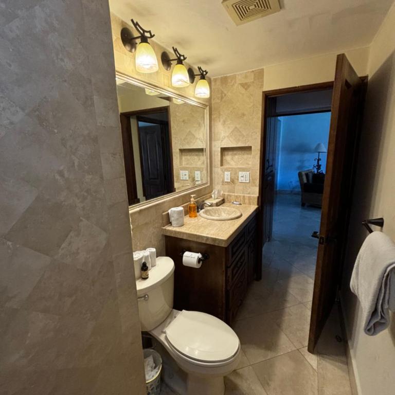 Elegant Pool View w/Balcony| Beach Walk| Hot Tub - Apartamento Premium de 3 dormitorios con vistas al resort - 40