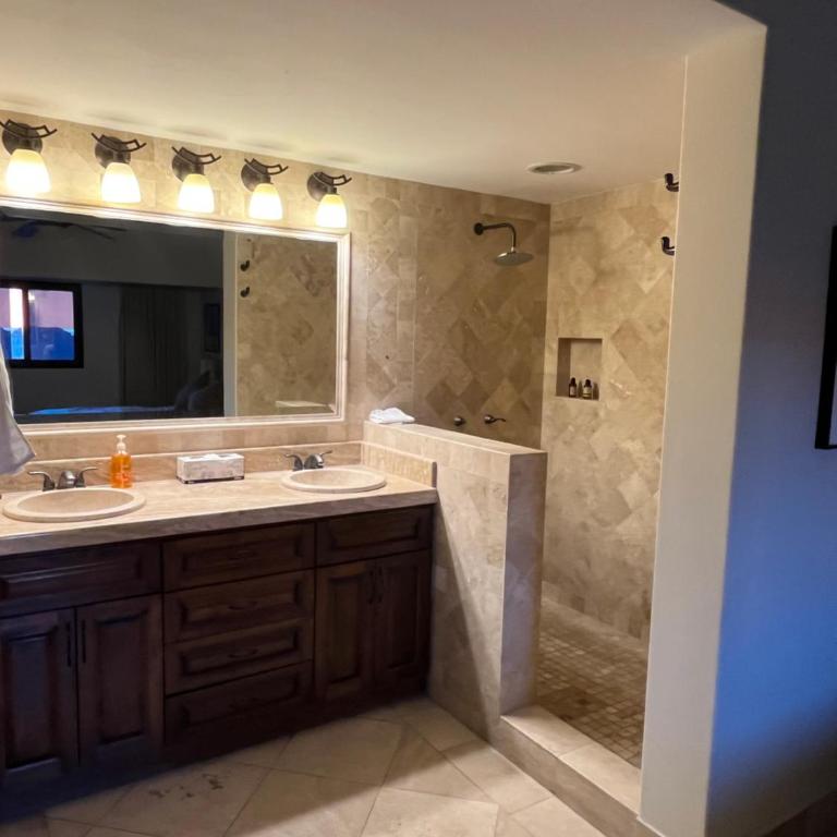 Elegant Pool View w/Balcony| Beach Walk| Hot Tub - Apartamento Premium de 3 dormitorios con vistas al resort - 41
