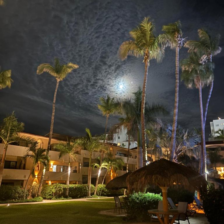 Elegant Pool View w/Balcony| Beach Walk| Hot Tub - Apartamento Premium de 3 dormitorios con vistas al resort - 30