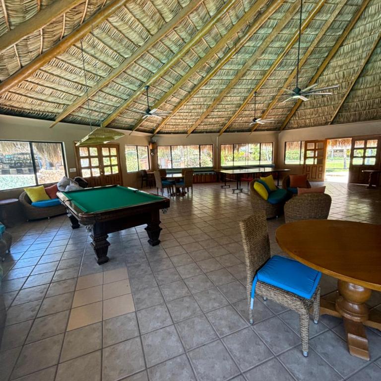 Elegant Pool View w/Balcony| Beach Walk| Hot Tub - Apartamento Premium de 3 dormitorios con vistas al resort - 24