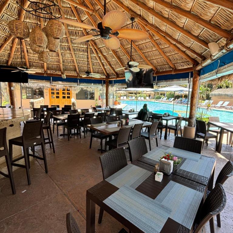 Elegant Pool View w/Balcony| Beach Walk| Hot Tub - Apartamento Premium de 3 dormitorios con vistas al resort - 44