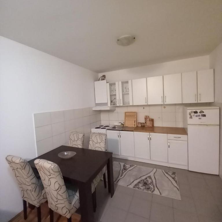 Apartment near hospital Podgorica - Apartman sa 2 Spavaće Sobe - 3