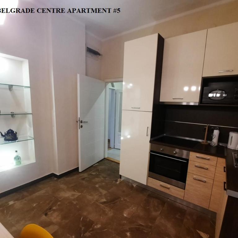 Authentic Belgrade Centre Apartments for large groups, Republic Square - Up to 39 people in 4 apartments - Apartman sa 4 Spavaće Sobe - 5