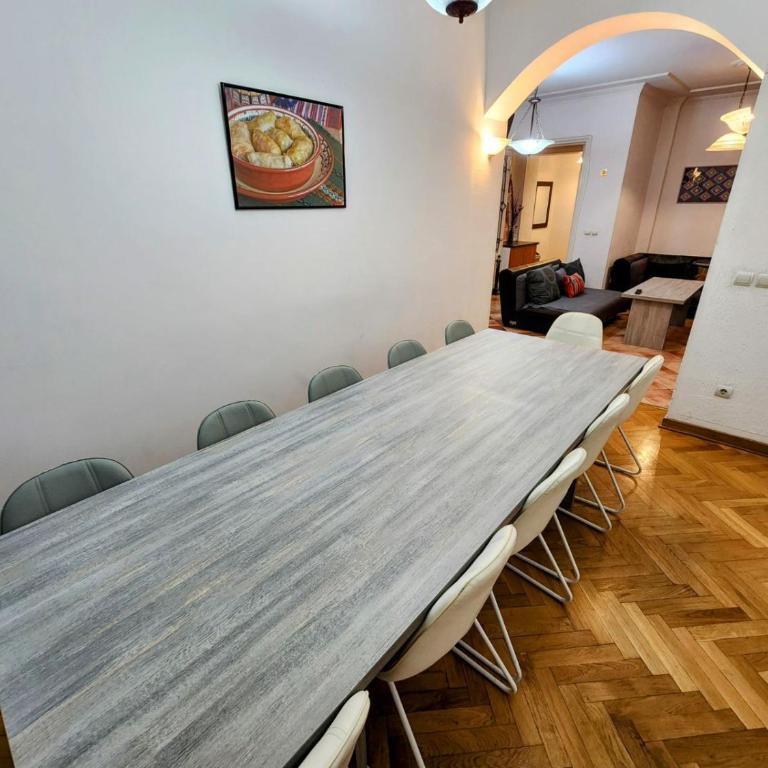 Authentic Belgrade Centre Apartments for large groups, Republic Square - Up to 39 people in 4 apartments - Apartman s 4 Spavaće Sobe i Terasom - 11