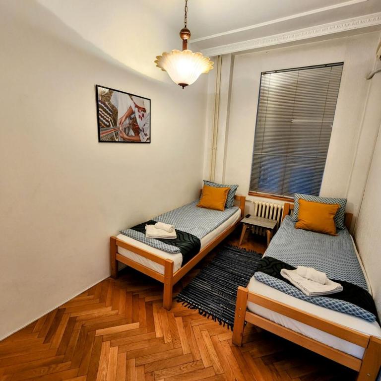 Authentic Belgrade Centre Apartments for large groups, Republic Square - Up to 39 people in 4 apartments - Apartman s 4 Spavaće Sobe i Terasom - 9