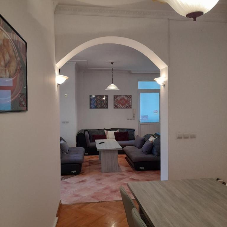 Authentic Belgrade Centre Apartments for large groups, Republic Square - Up to 39 people in 4 apartments - Apartman s 4 Spavaće Sobe i Terasom - 4