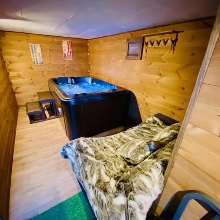 Chalet cozy avec jacuzzi et vue lac - Two-Bedroom Chalet - 11