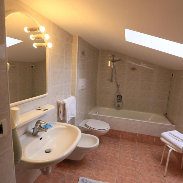 Albergo Arnica - Camera Matrimoniale/Doppia con Letti Singoli - 5