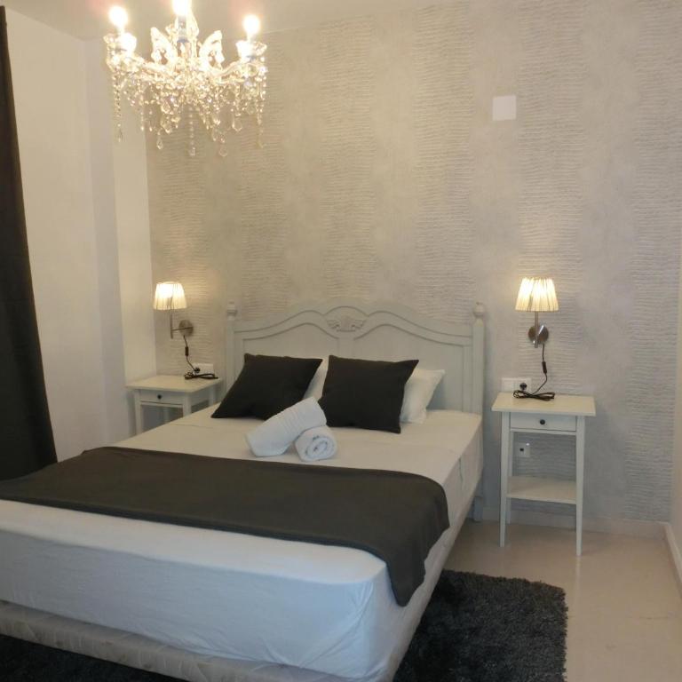 Total Valencia Old City Luxury - One-Bedroom Apartment - 11