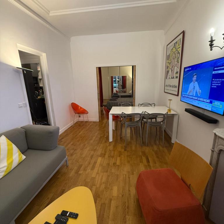 2 Bedroom with AC & Spacious Terrace minutes from Champs Elysées - Appartement 2 Chambres - 8