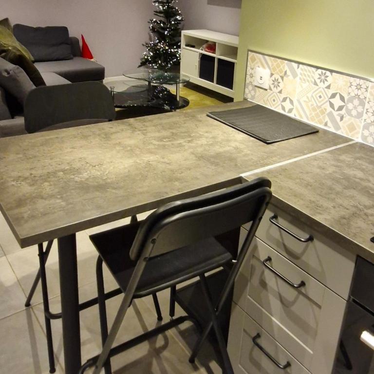 Entire house with arcade machine in a private backyard, 3 bedrooms, 1 bathroom, 1 leaving room with convertible sofa and open kitchen - Haus mit 3 Schlafzimmern - 13