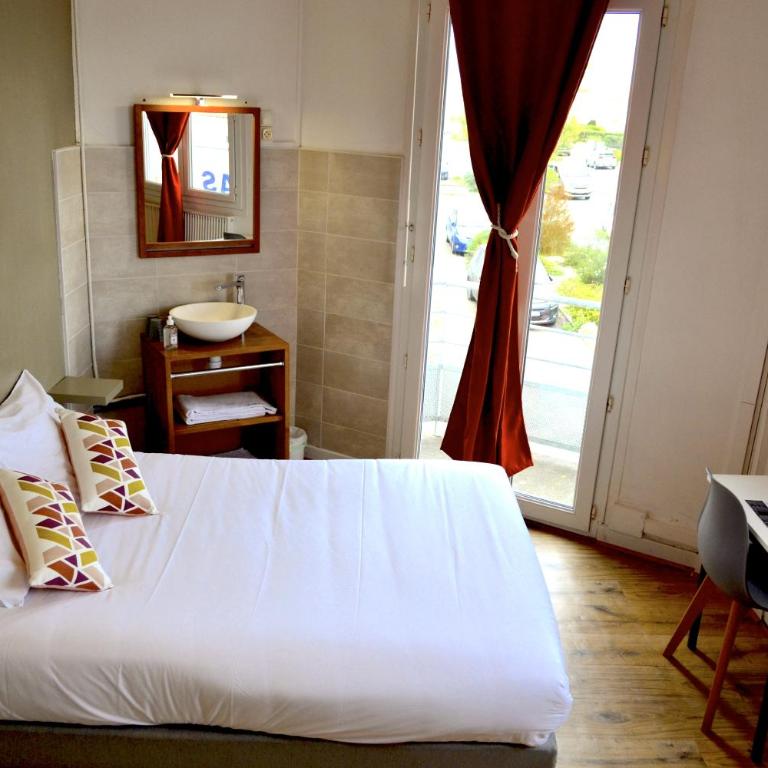 Hôtel Alizéa - Chambre Familiale avec Salle de Bains Commune - 2
