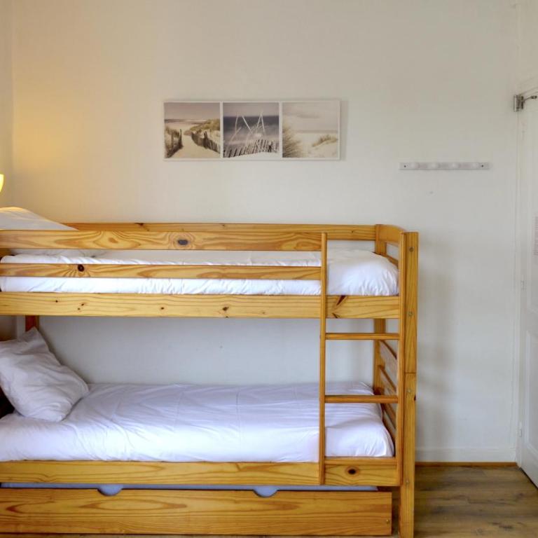 Hôtel Alizéa - Chambre Familiale avec Salle de Bains Commune - 3