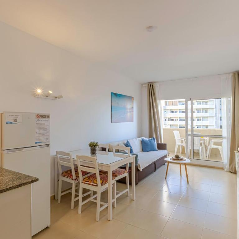 BENAL BEACH Sea View with Excellent Wifi - One-Bedroom Apartment - 14