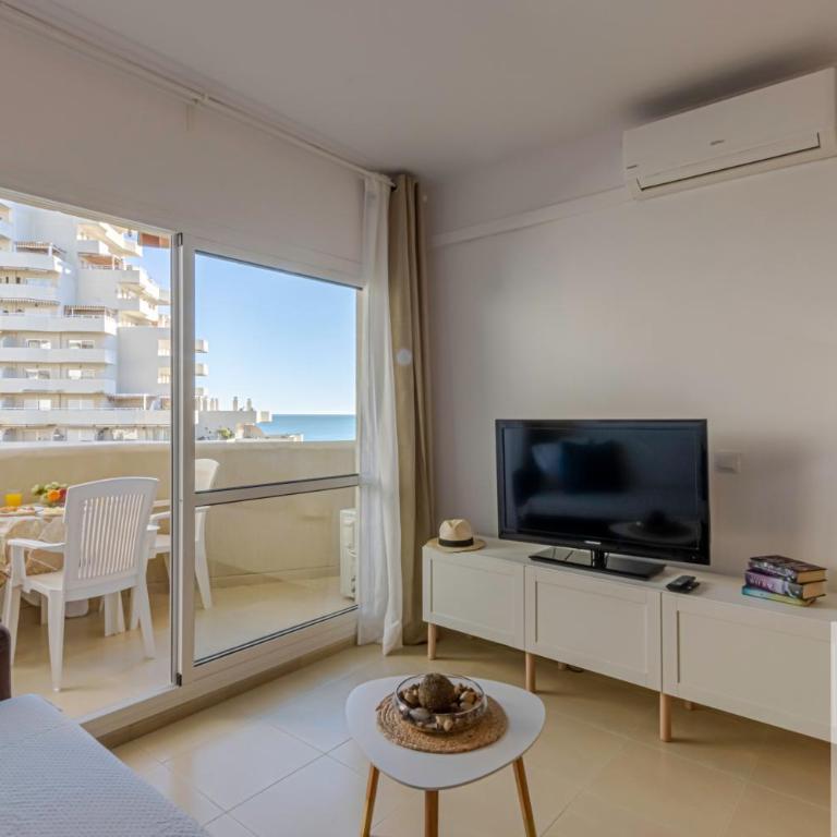 BENAL BEACH Sea View with Excellent Wifi - One-Bedroom Apartment - 12
