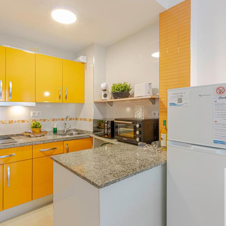 BENAL BEACH Sea View with Excellent Wifi - One-Bedroom Apartment - 15