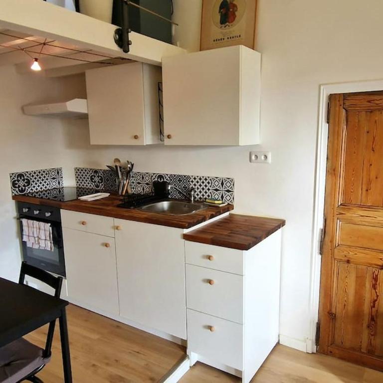 Cocon ensoleillé centre ville historique, Clim Wifi 4 people - Apartment mit 2 Schlafzimmern und Stadtblick - 12