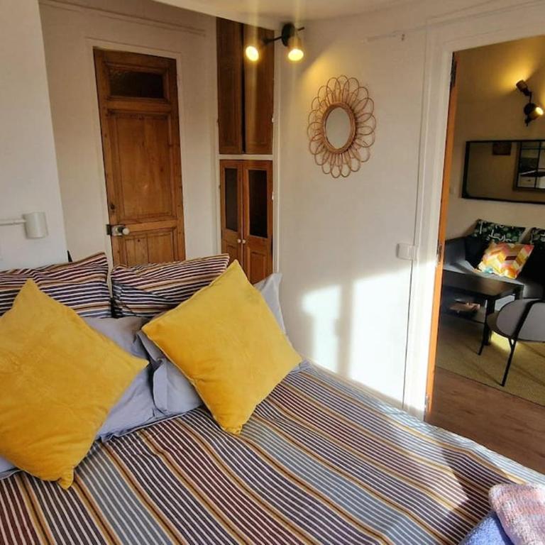 Cocon ensoleillé centre ville historique, Clim Wifi 4 people - Apartment mit 2 Schlafzimmern und Stadtblick - 17