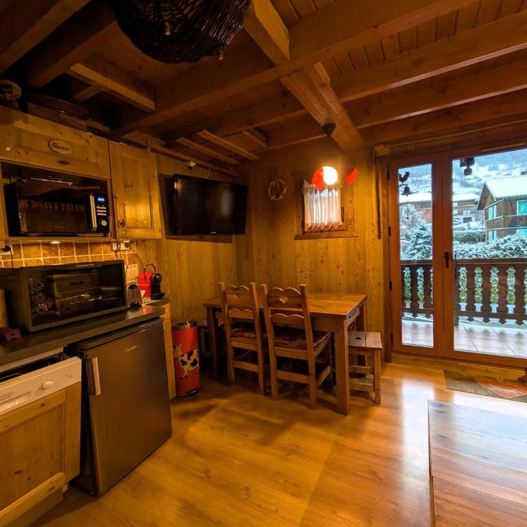 Duplex montagnard 6 pers avec piscine et loggia, Arêches - FR-1-342-327 - Apartment - 7