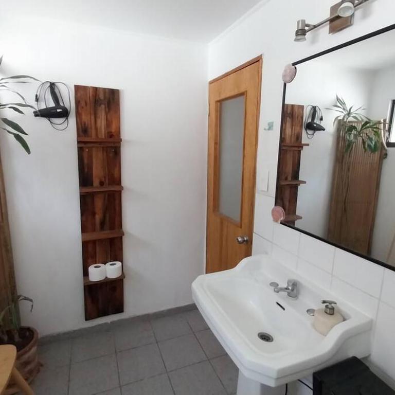 Casa soleada para cuatro personas, con patio, hamaca y parrilla - Two-Bedroom House - 12