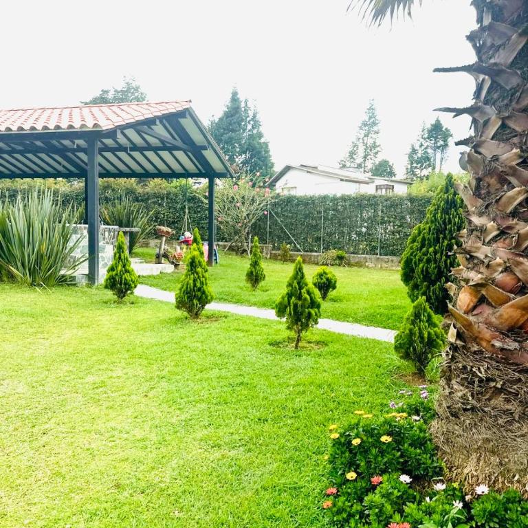 Lujosa casa cerca al aeropuerto - Villa - 24