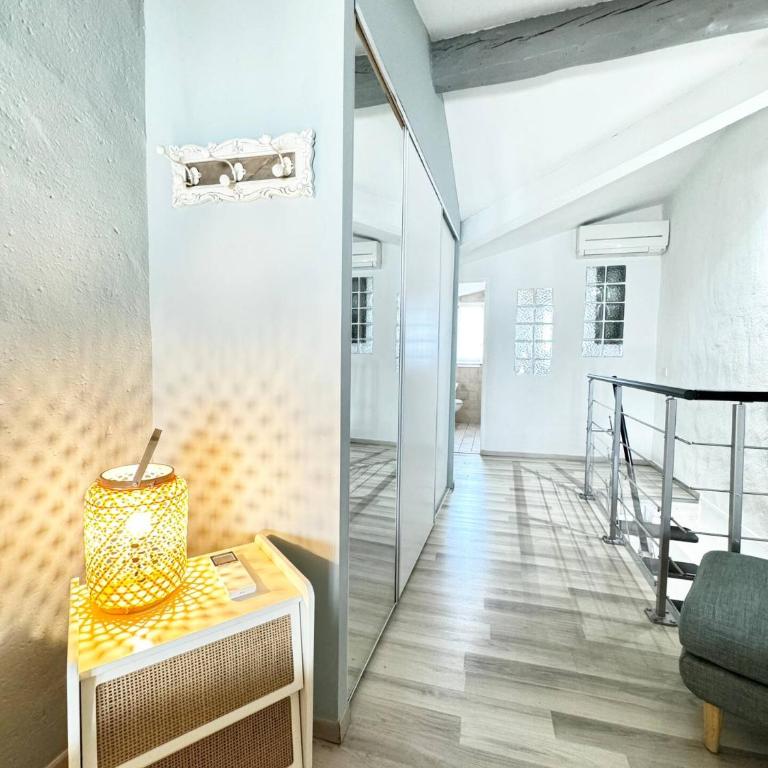 Loge de l'Opéra à 200 m du Palais des Papes - Apartment mit 1 Schlafzimmer - 30