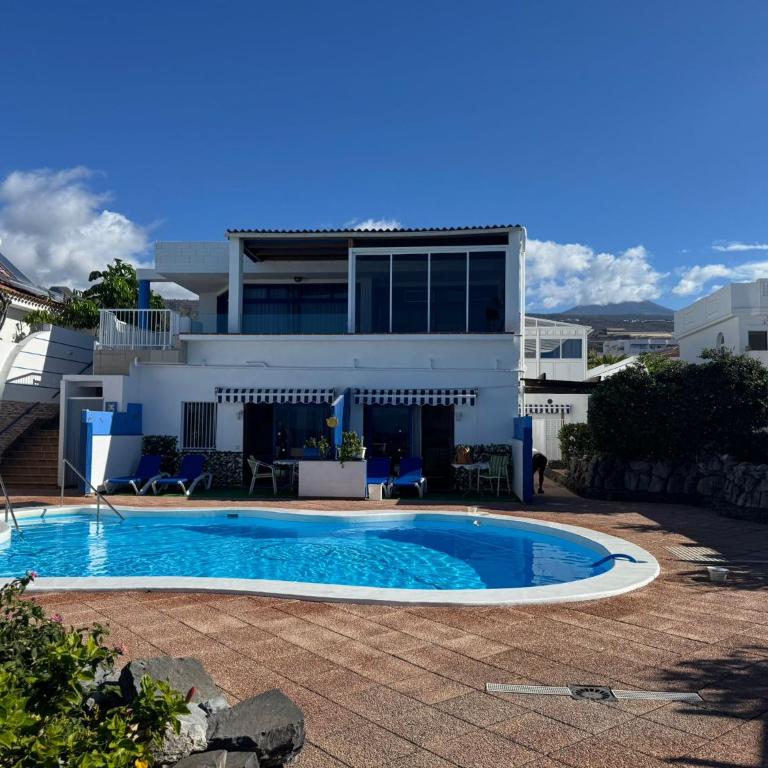 Luxury Oceanfront Apt in Villa - Next to Beach - One-Bedroom Apartment - 2