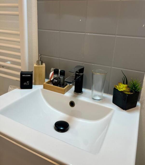 Dalikyda La Douceur Havraise Parking gratuit - One-Bedroom Apartment - 8
