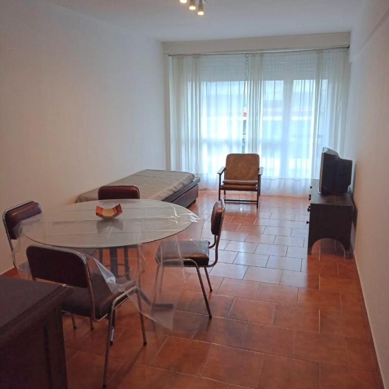 Dos Ambientes todo externo a 3 cuadras de la Playa - One-Bedroom Apartment - 5