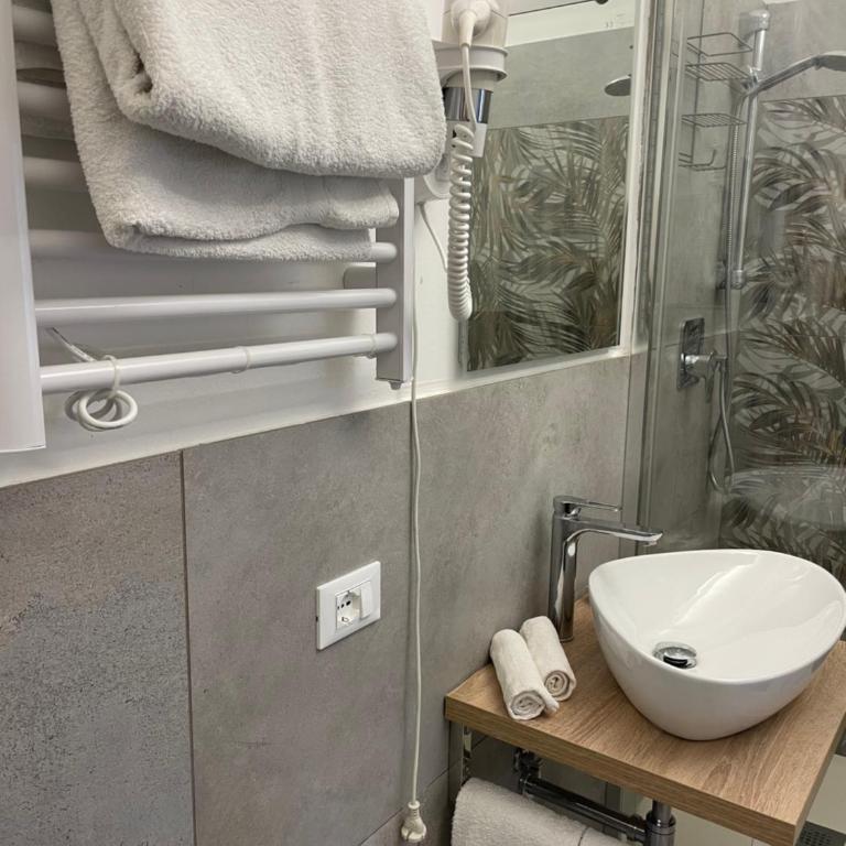 Cavour16 rent bedrooms - Camera King con Balcone - 2