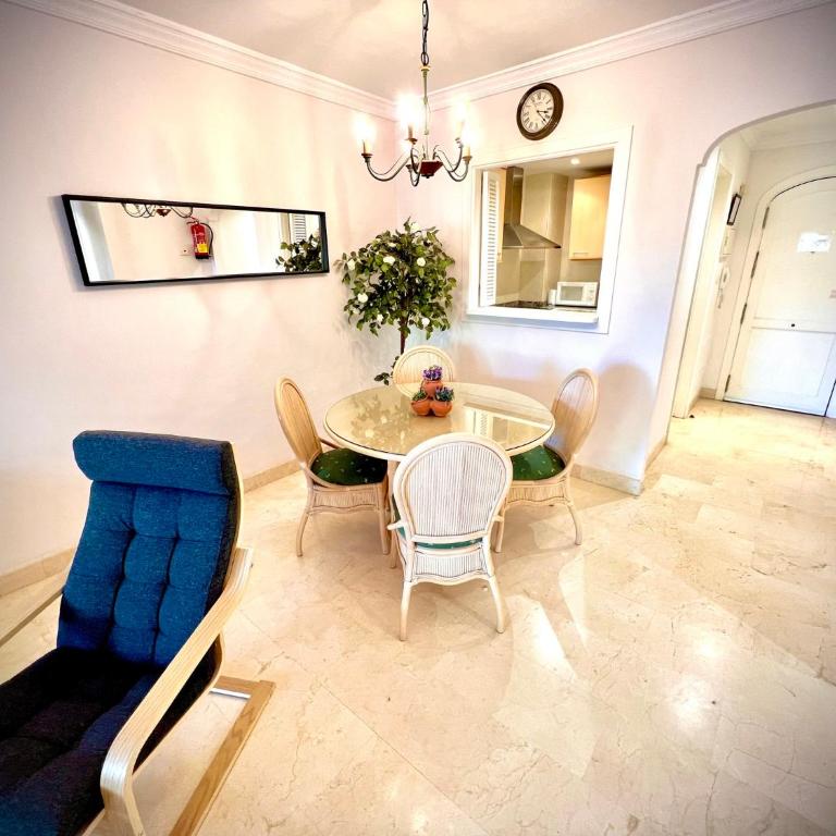 2 bed Elviria - 65sqm Terrace - Pools - Walk to Beach - Two-Bedroom Apartment - 10