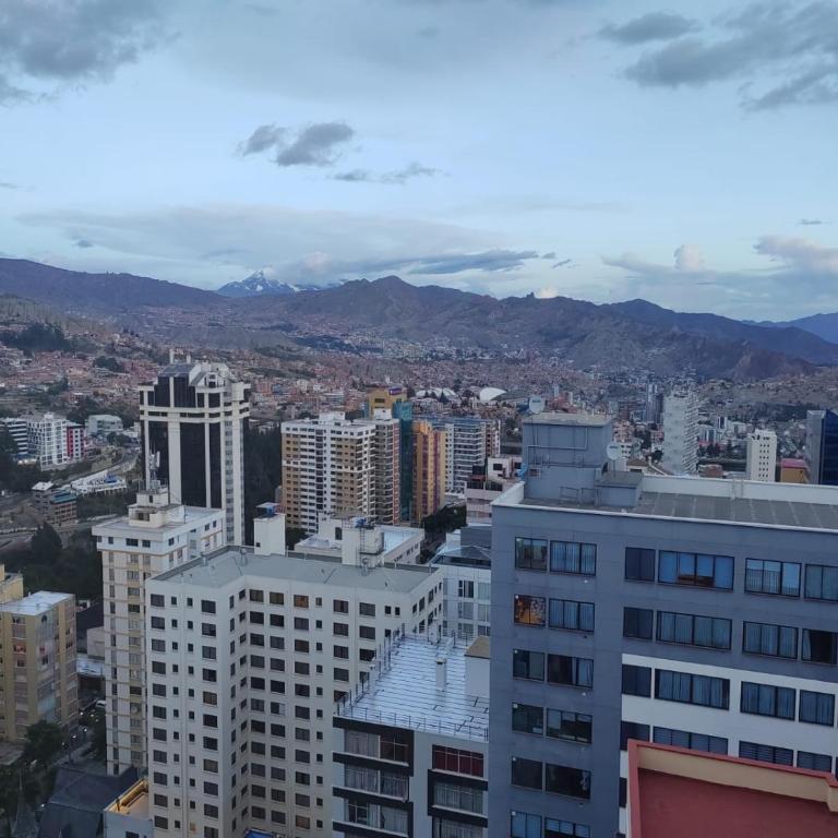 Departamento con vistas unicas, Paso a Embajadas, Sopocachi - Two-Bedroom Apartment - 9