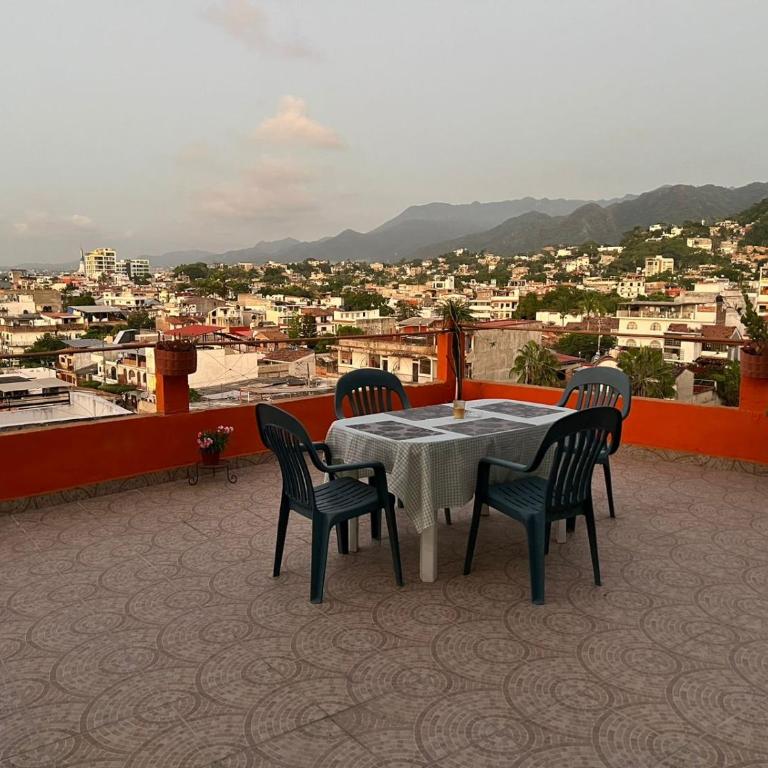 Orange Butterfly - One-Bedroom Apartment - 36