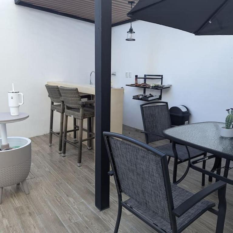 Preciosa Casa en Mérida, 2 Habitaciones, Excelente Ubicación, AC, Alberca, Asador y Estacionamiento - Two-Bedroom House - 17