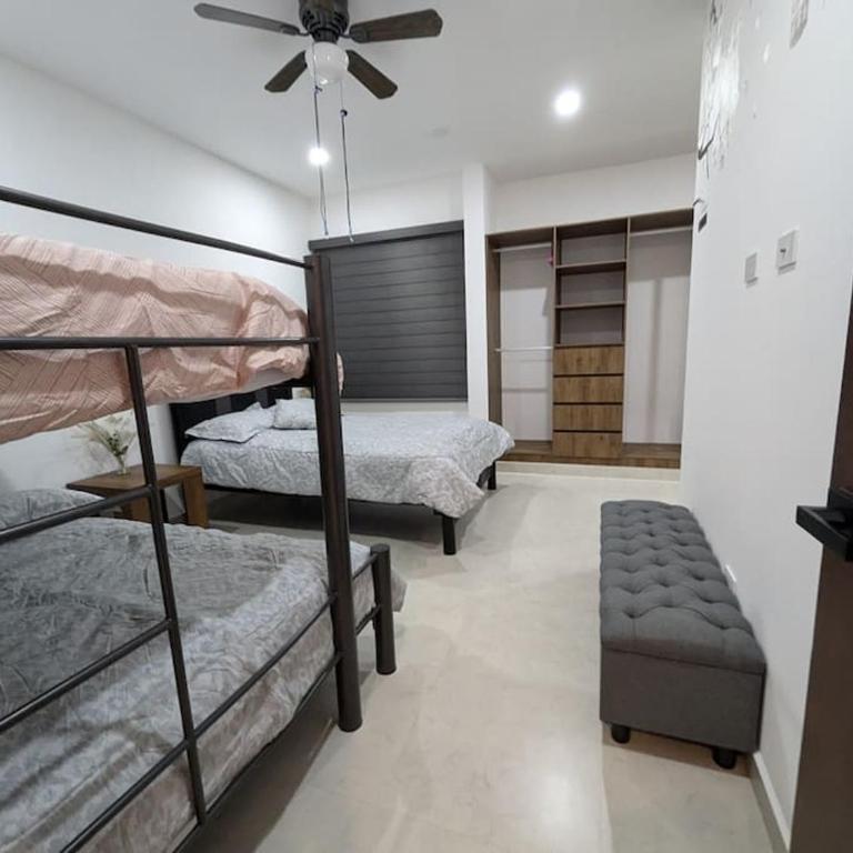 Preciosa Casa en Mérida, 2 Habitaciones, Excelente Ubicación, AC, Alberca, Asador y Estacionamiento - Two-Bedroom House - 20