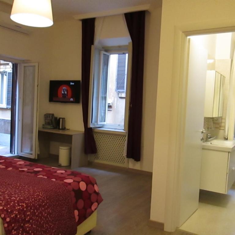 Trevi Elegance Suite - Camera Tripla con Balcone - 3