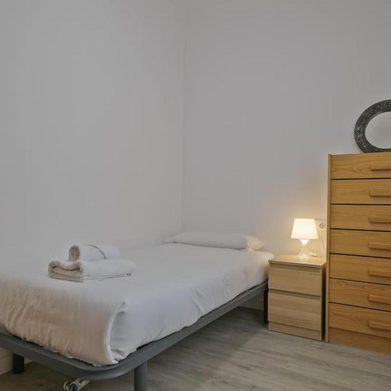 Winahost Barcelona Diagonal - Three-Bedroom Apartment - 2