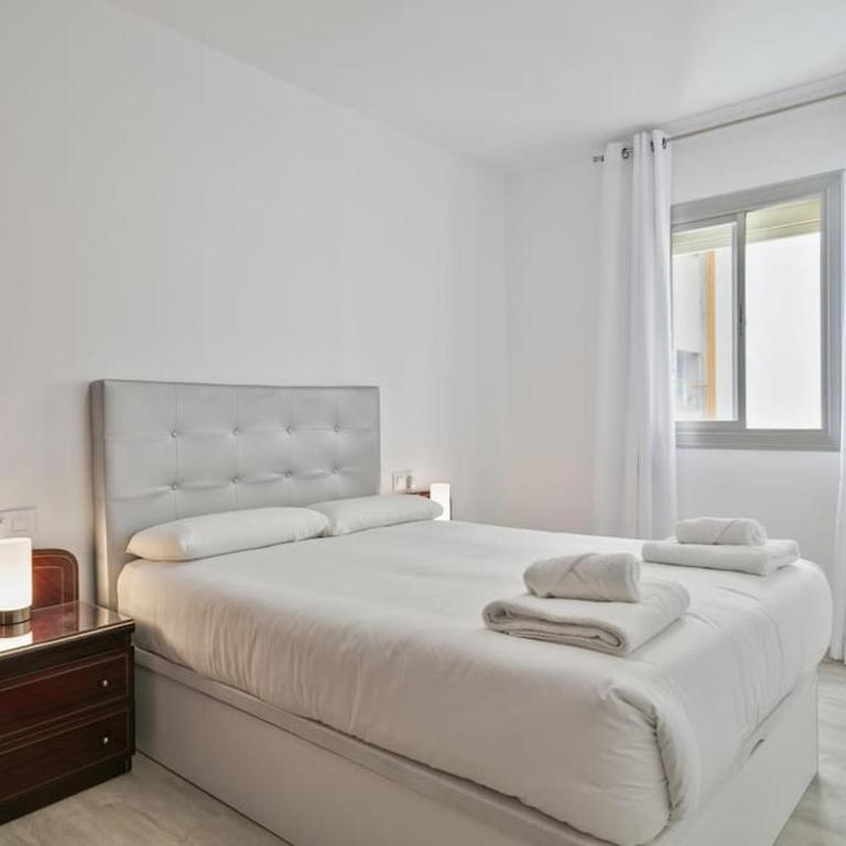 Winahost Barcelona Diagonal - Three-Bedroom Apartment - 6