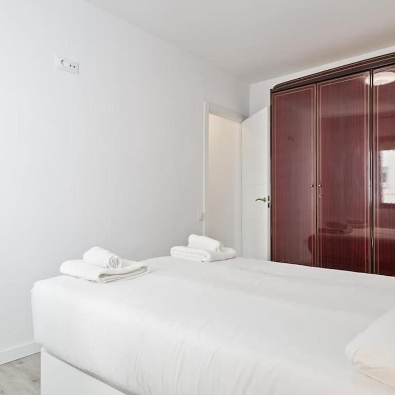 Winahost Barcelona Diagonal - Three-Bedroom Apartment - 9