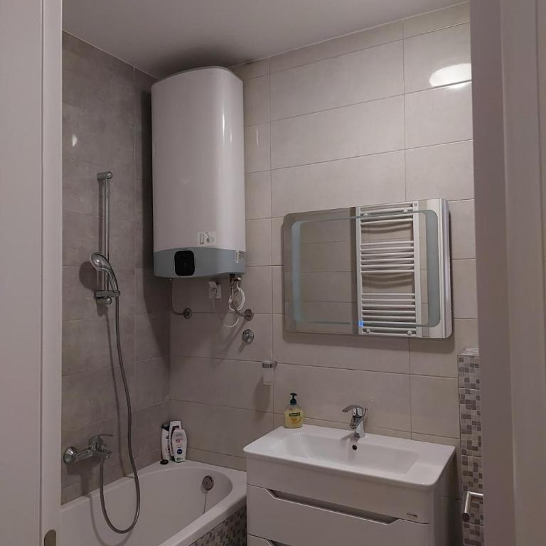 King BL - Two-Bedroom Apartment - 2