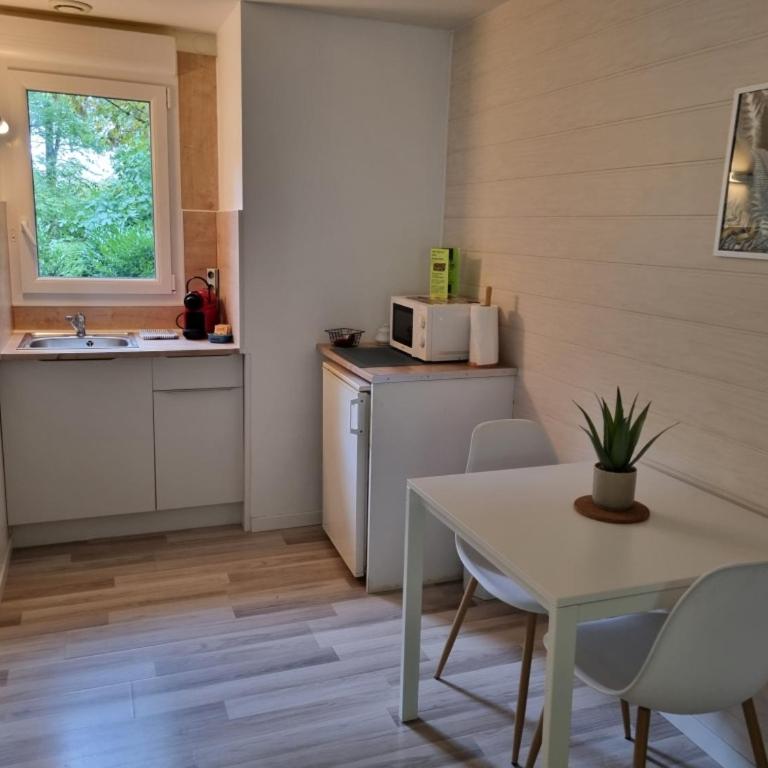 Les Chalets de SAUMUR, Piscine & Parc boisé, 100m du CadreNoir - Chalet 3 Chambres - 35