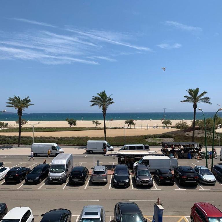 AwayDays Bonito Apt con Vistas a Bahía de Rosas - Apartamento de 1 dormitorio - 4