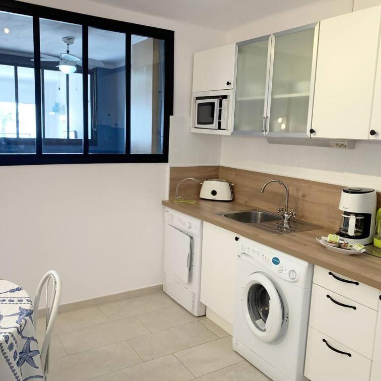 AwayDays Bonito Apt con Vistas a Bahía de Rosas - Apartamento de 1 dormitorio - 5