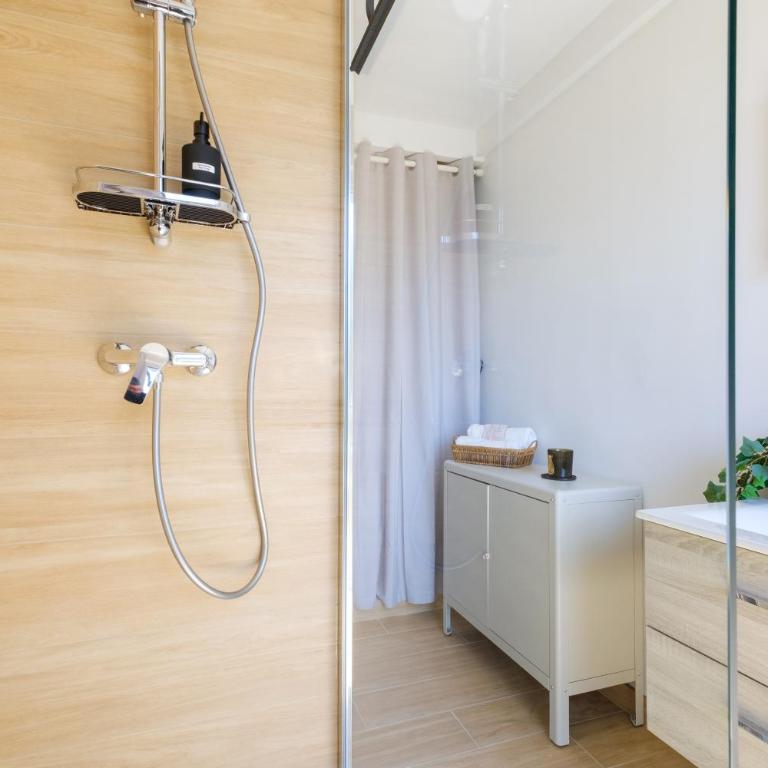 LA GRANDE BLEUE, Magnifique T2 climatisé, proche de la mer - One-Bedroom Apartment - 13