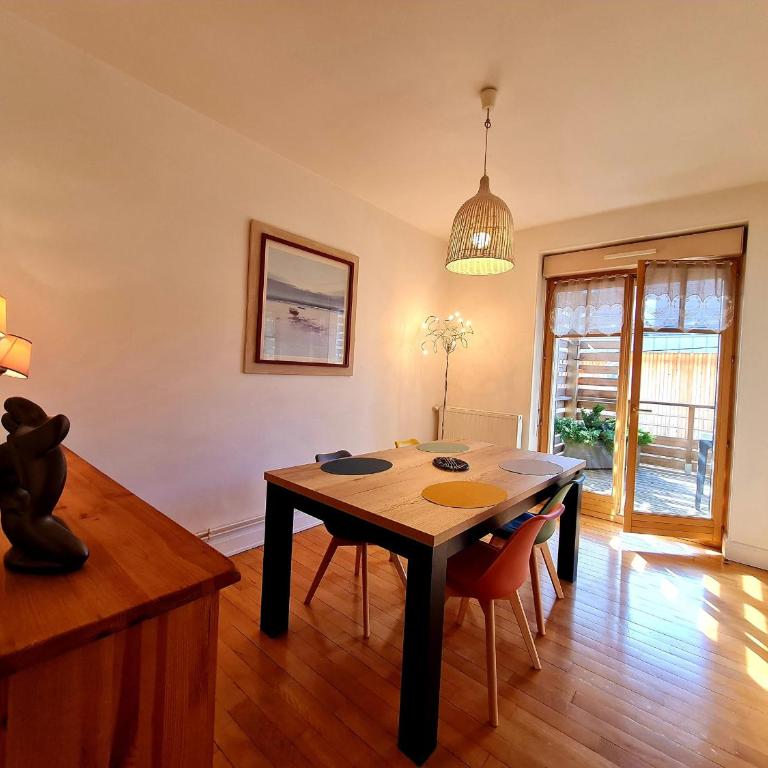 Bel appart au centre avec terrasse et parking - FR-1-589-674 - Appartement - 3