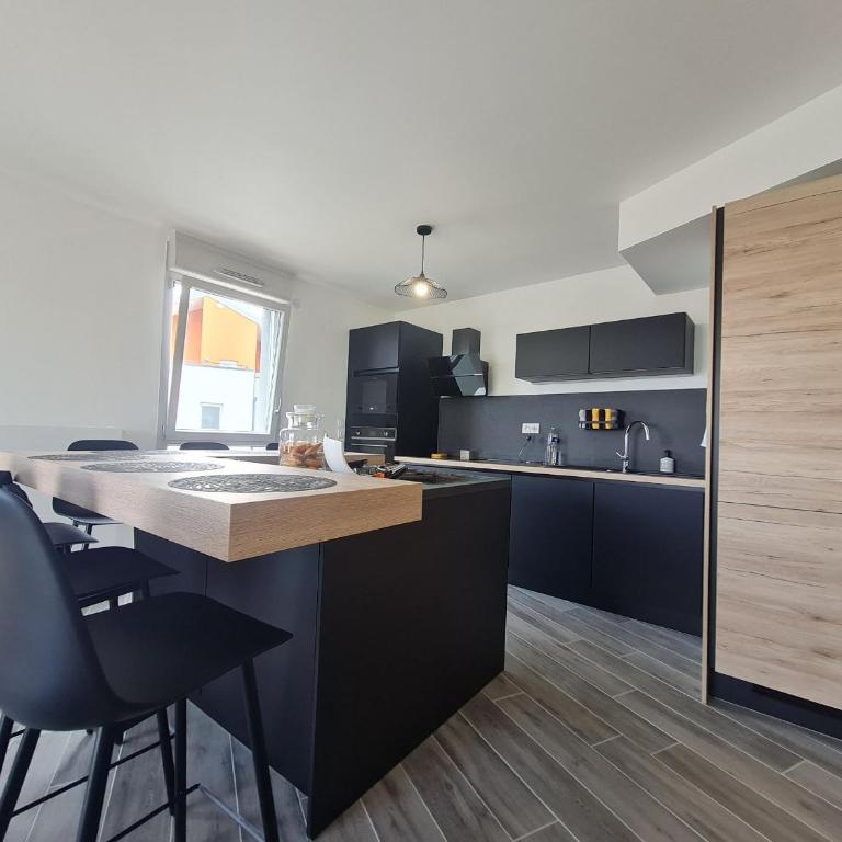 Appartement contemporain 3 chambres avec vue sur canal, parking et internet à Nancy - FR-1-584-343 - Appartement - 9