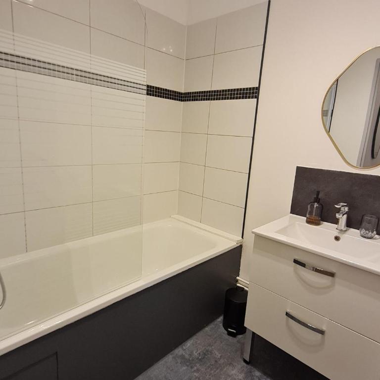Appartement central et calme, proche de la Place Stanislas - FR-1-584-350 - Appartement - 3